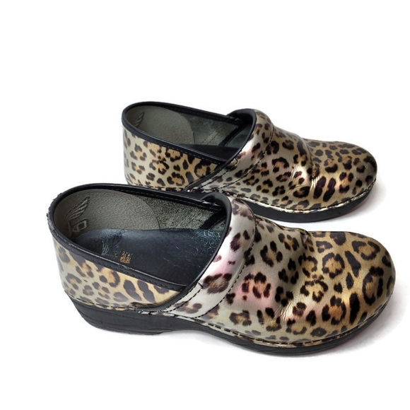 Dansko leopard cheetah print clogs size 40 metalic black gold and brown. - Picture 5 of 11